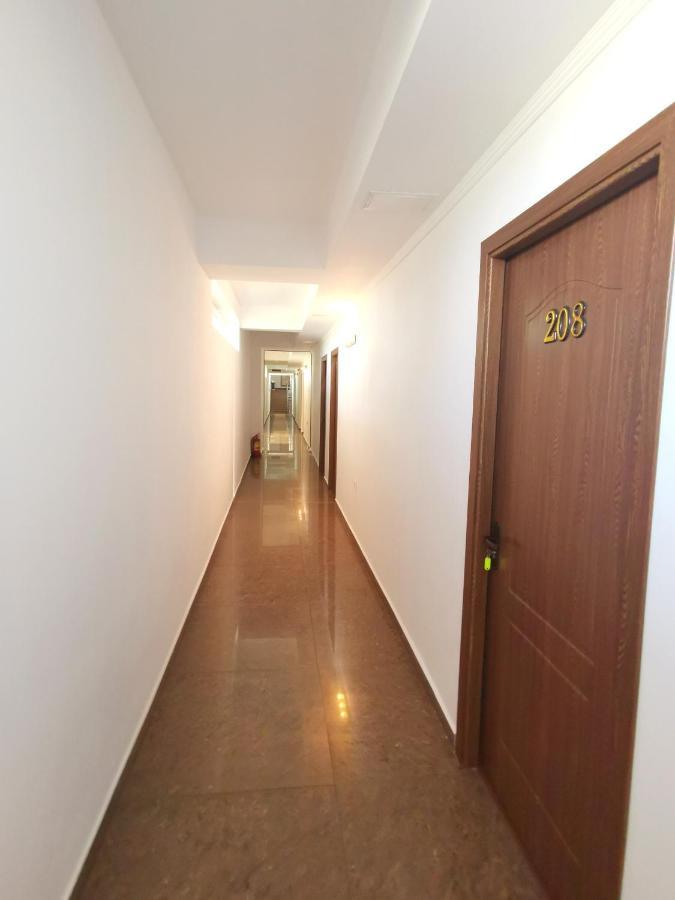 Hotel Dinastia Питешти Экстерьер фото