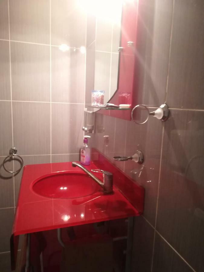 Hotel Dinastia Питешти Экстерьер фото